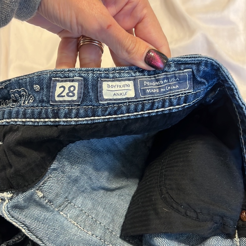 Like new Miss Me Boyfriend Cut Jeans Sz 28 - Picture 9 of 11